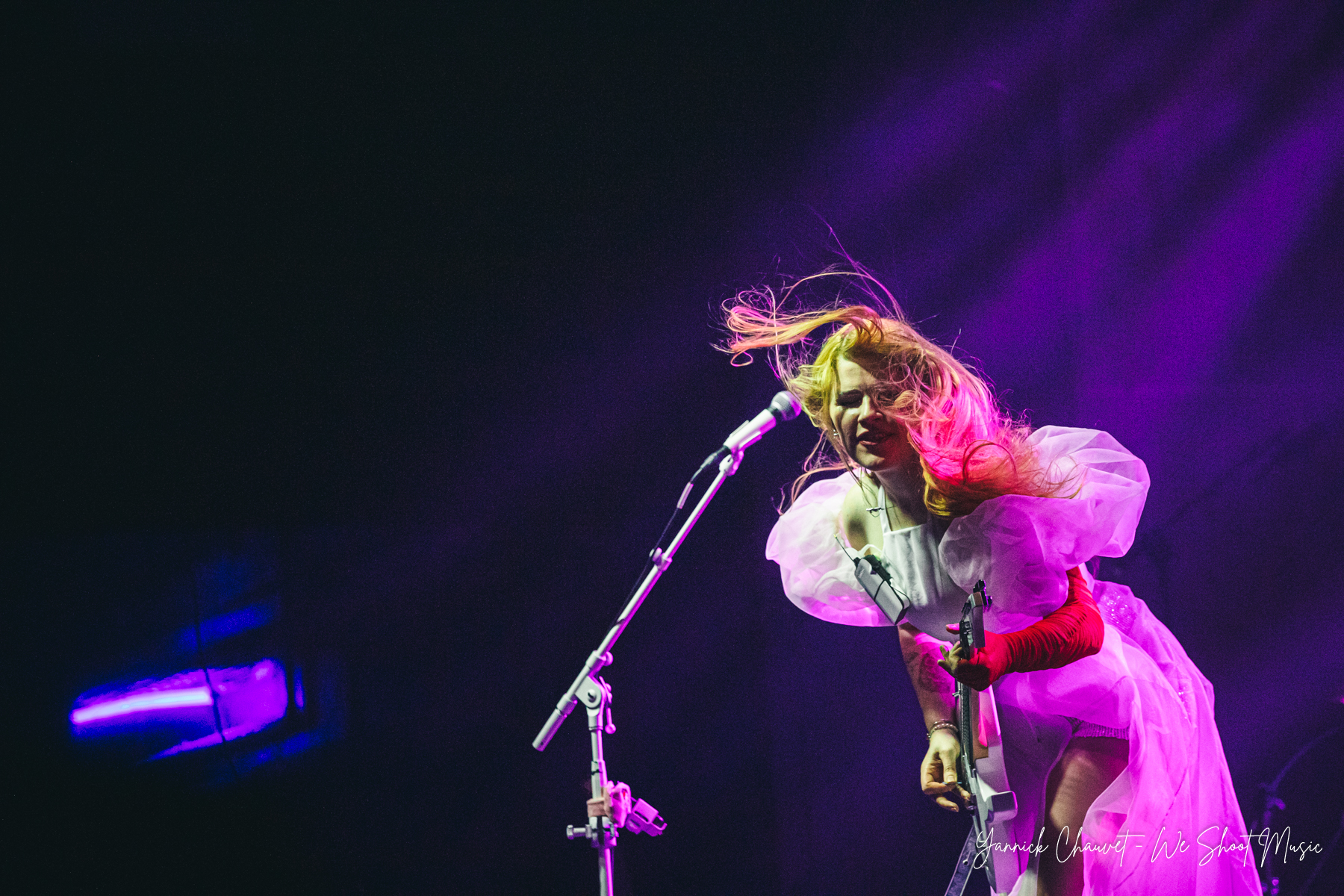 Sun Power Pop performing in B90, Gdansk