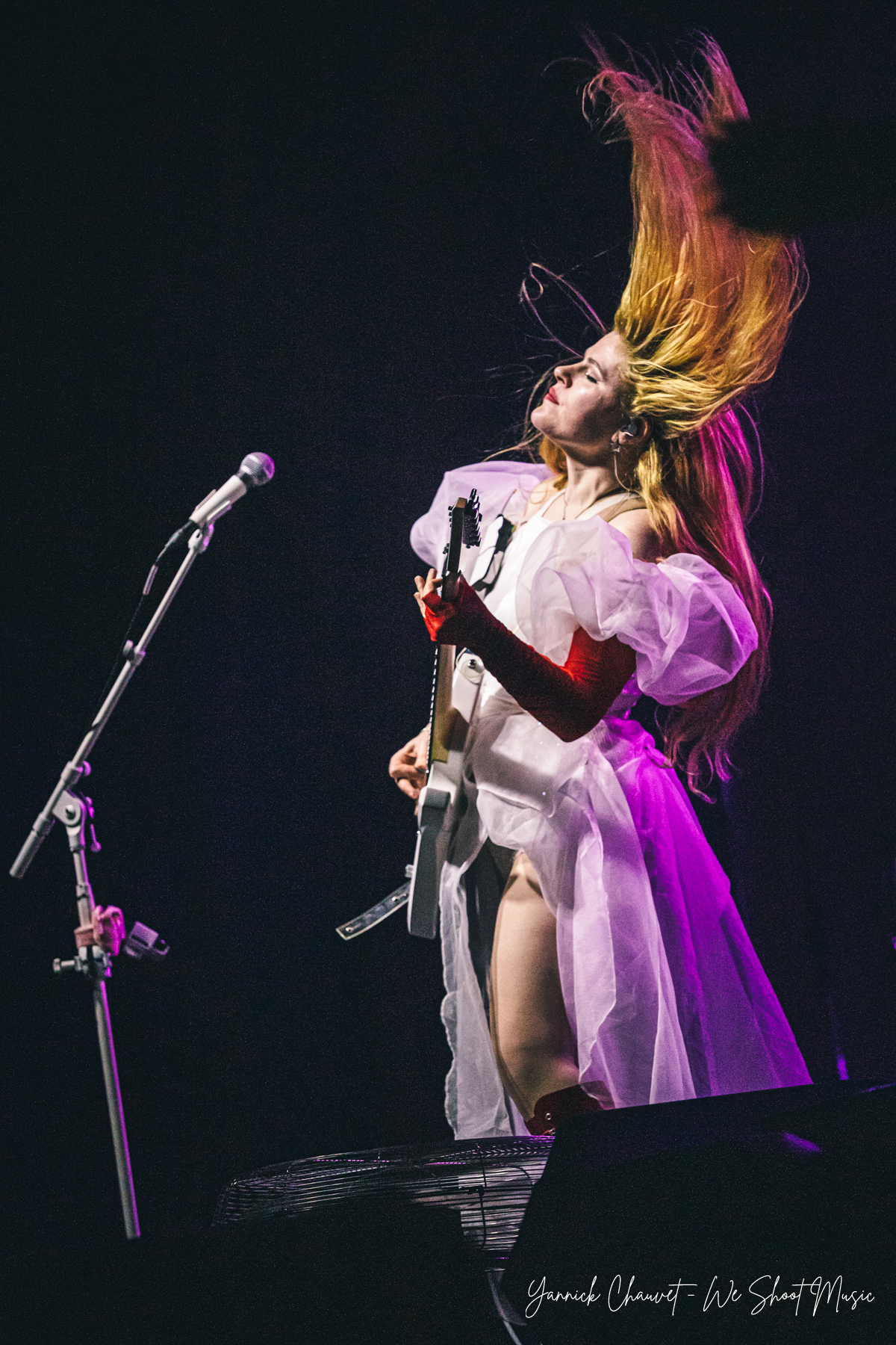 Sun Power Pop performing in B90, Gdansk