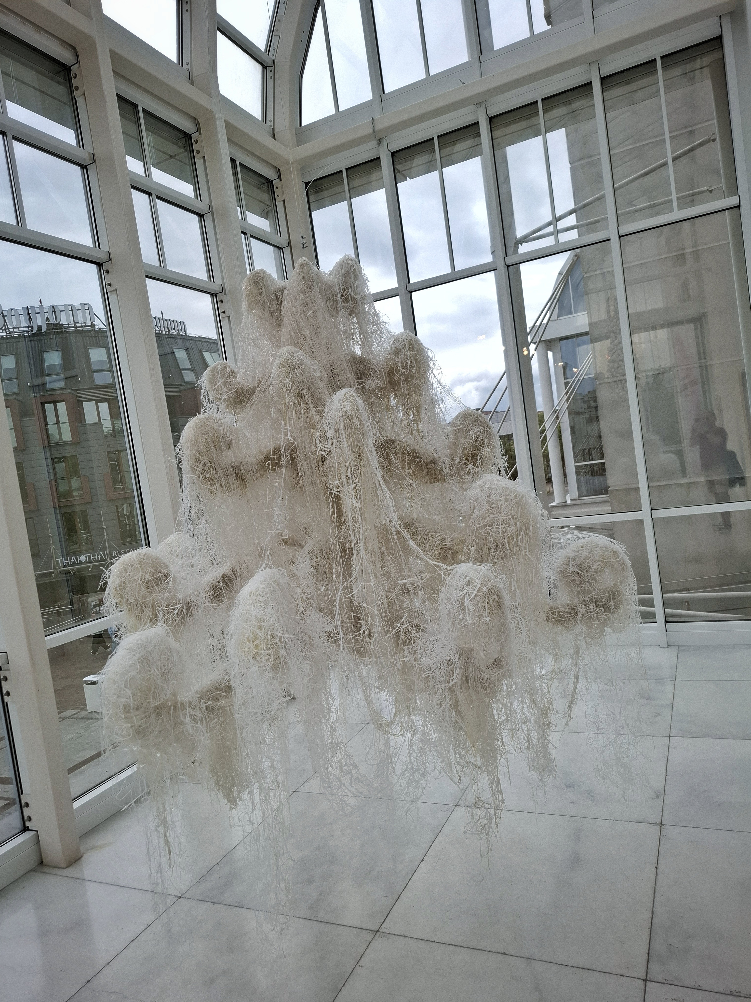 Sculpture exhibition at Państwowa Galeria Sztuki in Sopot featuring contemporary ceramic, textile and sculptural artworks.